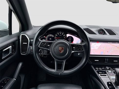 Used 2020 Porsche Cayenne w/ Premium Package image 25