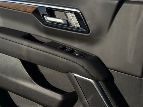 New 2026 Chevrolet Suburban High Country image 23