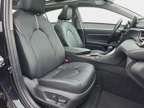 Used 2021 Toyota Camry XSE image 10