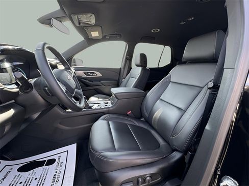 Used 2023 Chevrolet Traverse LT image 21