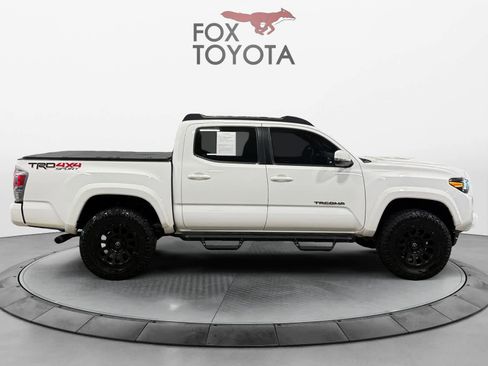 Used 2020 Toyota Tacoma TRD Sport w/ TRD Premium Sport Package AWD/4WD image 7