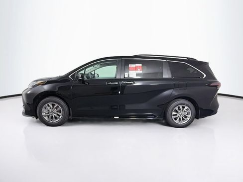 New 2026 Toyota Sienna XLE FWD image 5