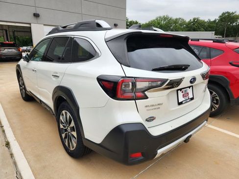 Used 2023 Subaru Outback Touring AWD/4WD image 3