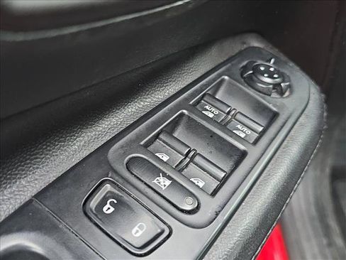 Used 2017 Jeep Renegade Latitude w/ Popular Equipment Group image 6