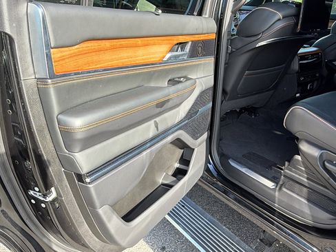 Used 2024 Jeep Grand Wagoneer Series III w/ Rear Seat Video Group 1 AWD/4WD image 24