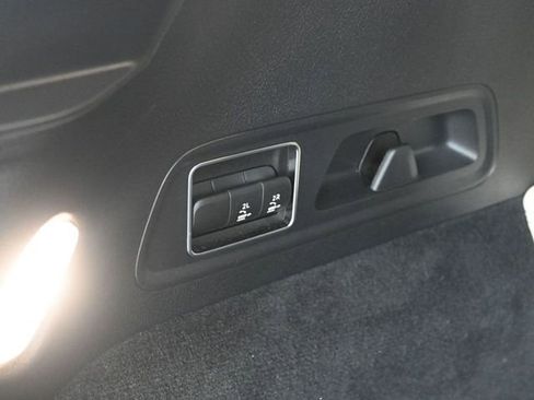 Used 2025 Mercedes-Benz GLS 450 4MATIC image 36