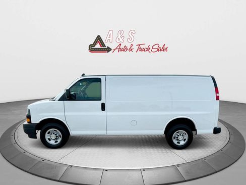 Used 2021 Chevrolet Express 2500 w/ Driver Convenience Package image 4