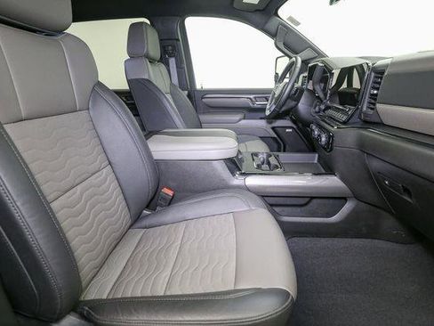 Used 2024 Chevrolet Silverado 2500 ZR2 w/ Technology Package image 19