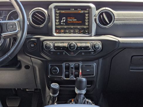 Used 2023 Jeep Wrangler Unlimited Sahara w/ Cold Weather Group AWD/4WD image 16