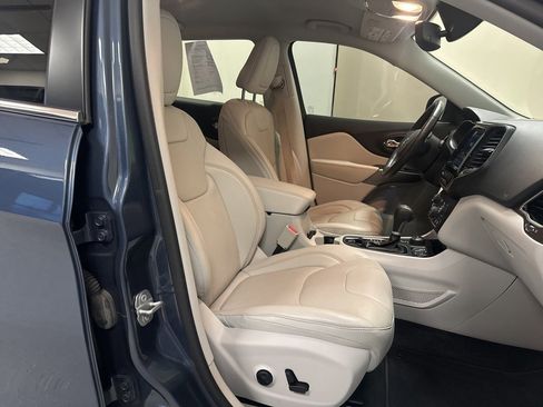 Used 2020 Jeep Cherokee Limited image 29