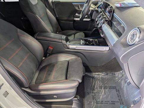 Used 2024 Mercedes-Benz GLB 250 image 21