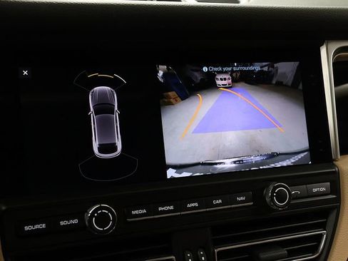 Used 2021 Porsche Macan image 22