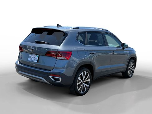 Used 2023 Volkswagen Taos SE FWD image 5