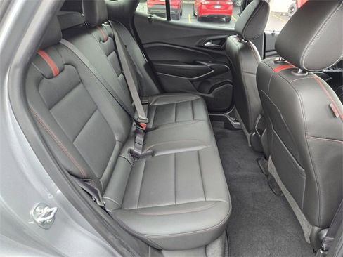Used 2025 Chevrolet Trax RS image 17