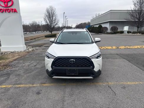 Used 2024 Toyota Corolla Cross LE w/ Moonroof Package image 8