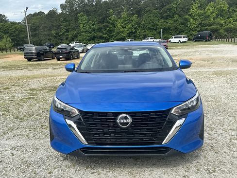 Used 2024 Nissan Sentra SV FWD image 2