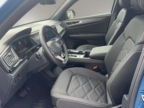 Used 2025 Volkswagen Atlas Cross Sport SE AWD/4WD image 12