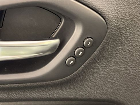 Used 2019 Jeep Cherokee Limited image 31