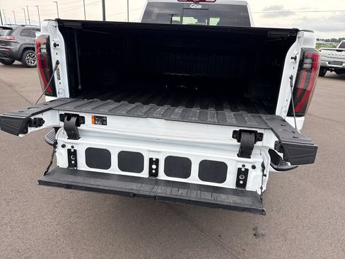 Used 2025 GMC Sierra 2500 AT4 w/ Technology Package AWD/4WD image 38