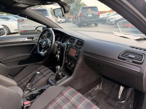 Used 2018 Volkswagen GTI SE FWD image 24