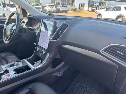 Used 2024 Ford Edge SEL image 44