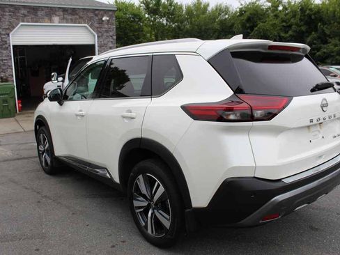 Used 2023 Nissan Rogue SL AWD/4WD image 9