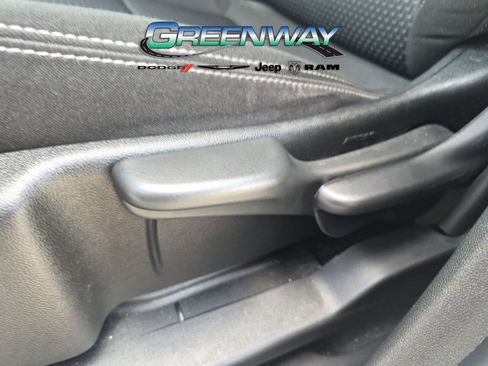 Used 2024 GMC Terrain SLE FWD image 15