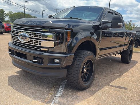 Used 2017 Ford F250 Platinum w/ Platinum Ultimate Package AWD/4WD image 7