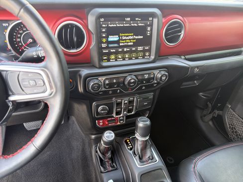 Used 2022 Jeep Gladiator Rubicon w/ Cold Weather Group AWD/4WD image 32