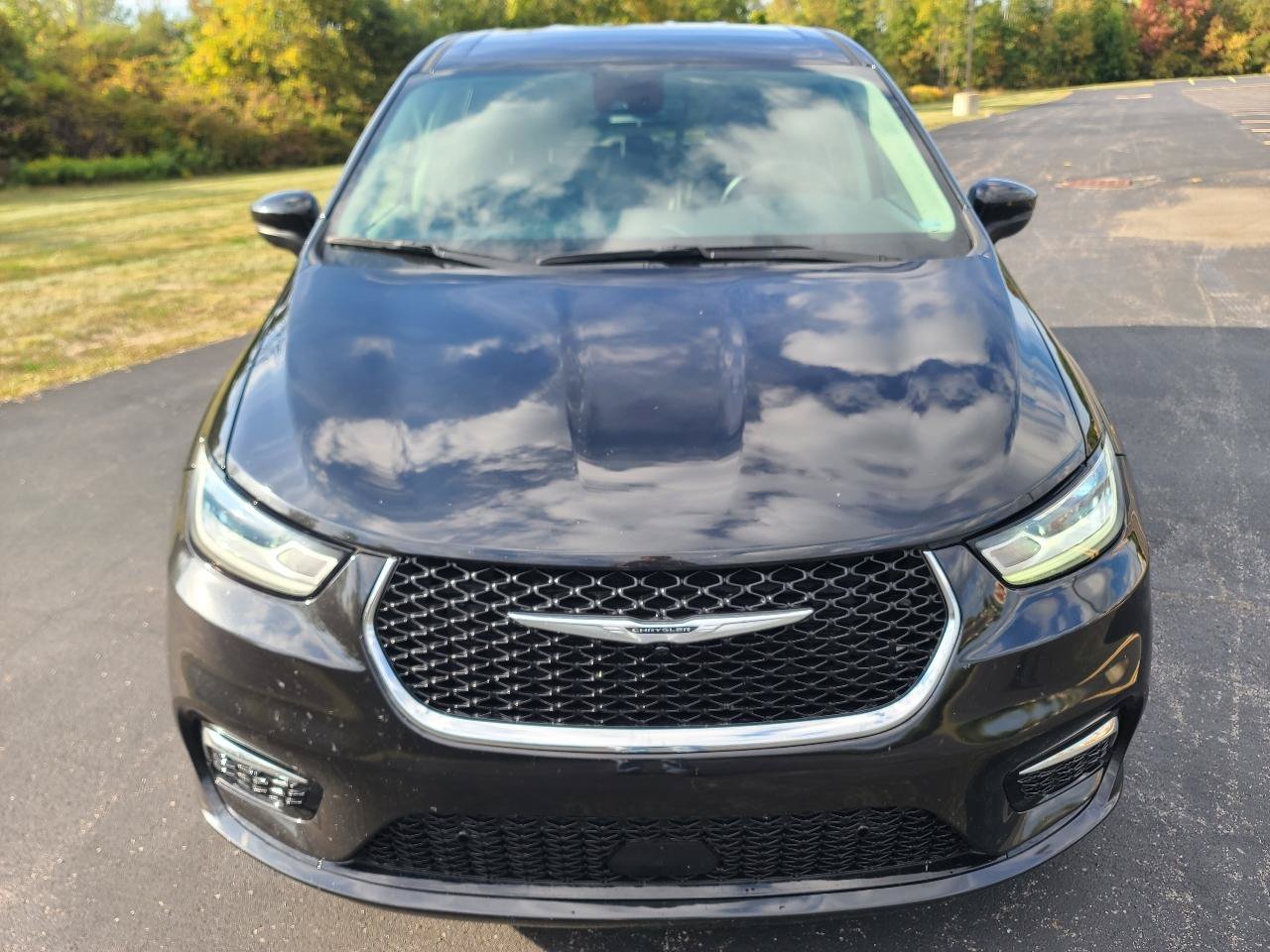 Used 2023 Chrysler Pacifica Touring-L FWD image 6