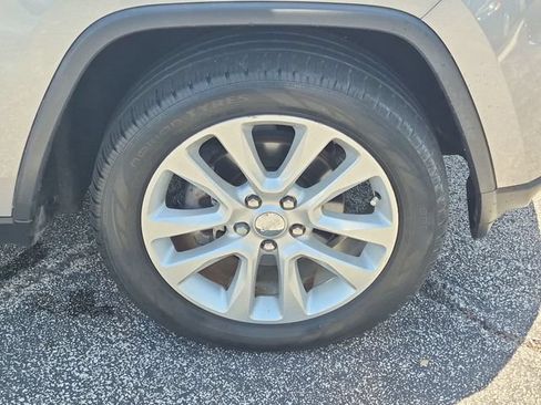 Used 2017 Jeep Grand Cherokee Limited AWD/4WD image 28