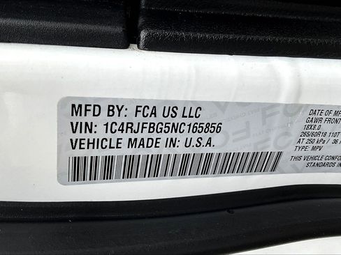 Used 2022 Jeep Grand Cherokee Limited AWD/4WD image 30