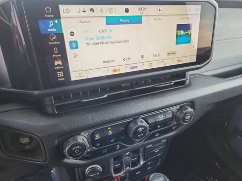 Used 2025 Jeep Wrangler Willys image 13