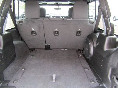 Used 2022 Jeep Wrangler Unlimited Sahara w/ Cold Weather Group image 20