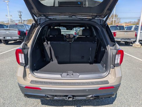 New 2026 Ford Explorer ST-Line image 9