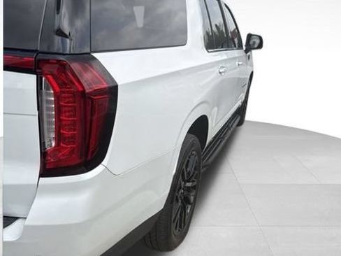 Used 2024 GMC Yukon XL SLT w/ SLT Luxury Package AWD/4WD image 5