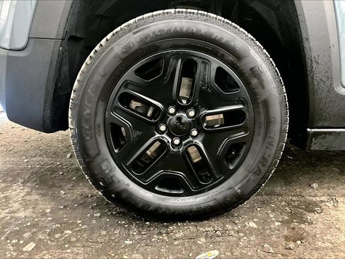 Used 2017 Jeep Renegade Trailhawk image 8