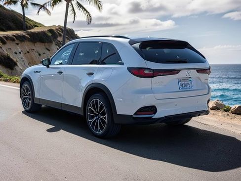 Certified 2025 MAZDA CX-70 Plug-In Hybrid w/ Premium Plus AWD/4WD image 9