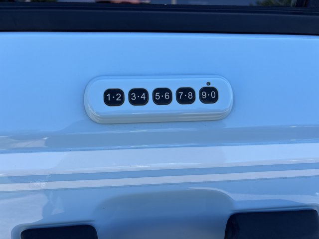 Used 2023 Ford Bronco Heritage Edition AWD/4WD image 12