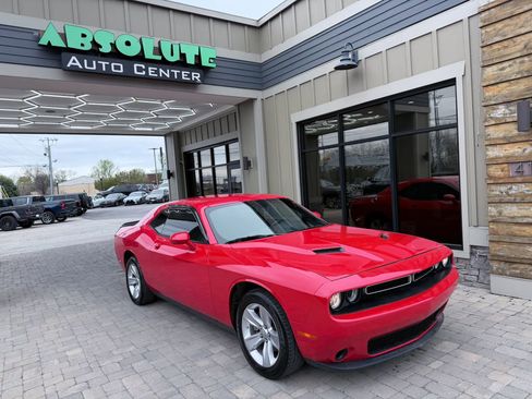 Used 2023 Dodge Challenger SXT RWD image 1