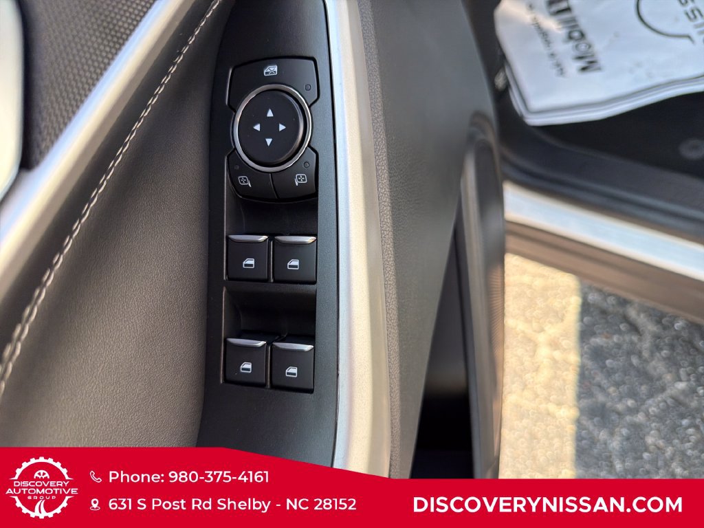 Used 2022 Ford Explorer XLT w/ Equipment Group 202A AWD/4WD image 12