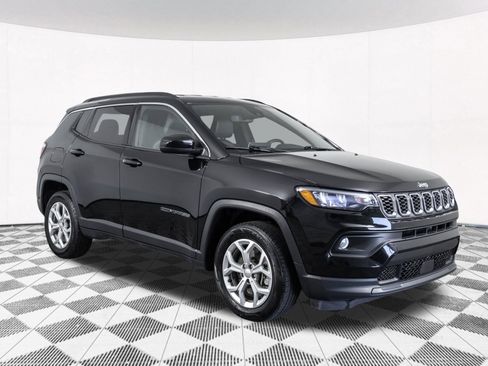 Used 2024 Jeep Compass Latitude AWD/4WD image 19