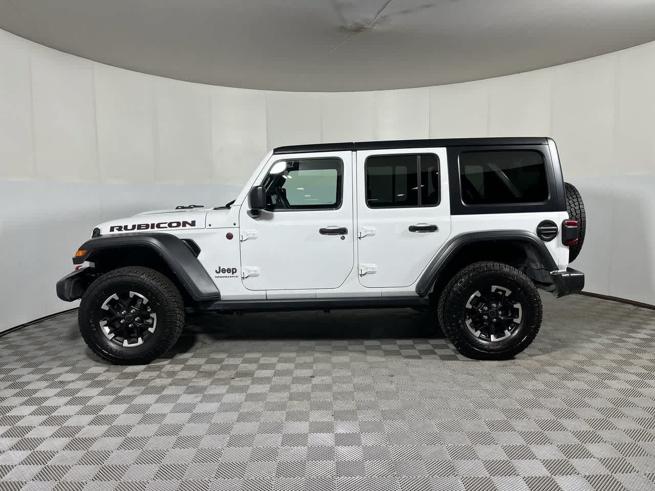 Used 2025 Jeep Wrangler Unlimited Rubicon AWD/4WD image 5