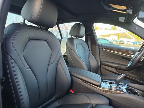 Used 2019 BMW 530i xDrive w/ Convenience Package image 10