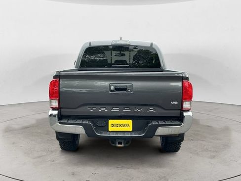 Used 2017 Toyota Tacoma TRD Off-Road w/ Tow Package AWD/4WD image 4