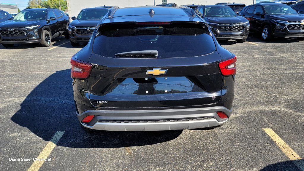 Used 2026 Chevrolet Trax LT FWD image 5