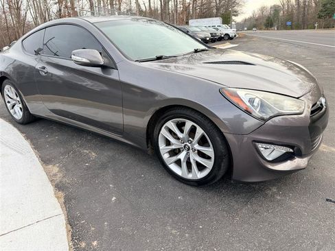 Used 2013 Hyundai Genesis 3.8 image 6