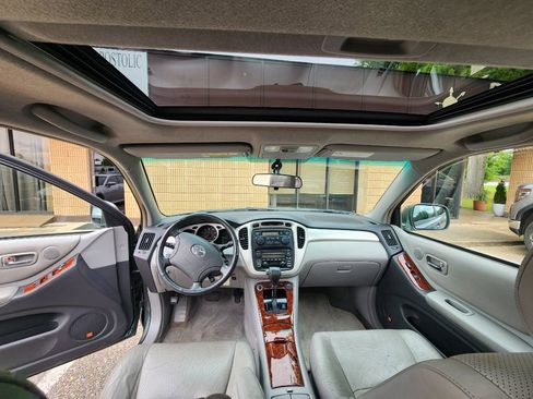 Used 2004 Toyota Highlander Limited FWD image 9