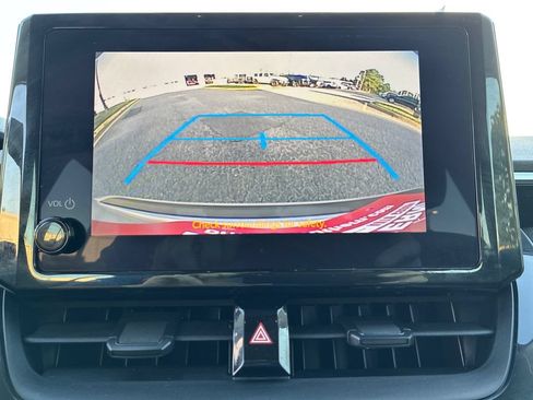 Used 2025 Toyota Corolla LE FWD image 21