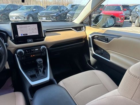 Used 2023 Toyota RAV4 LE AWD/4WD image 25